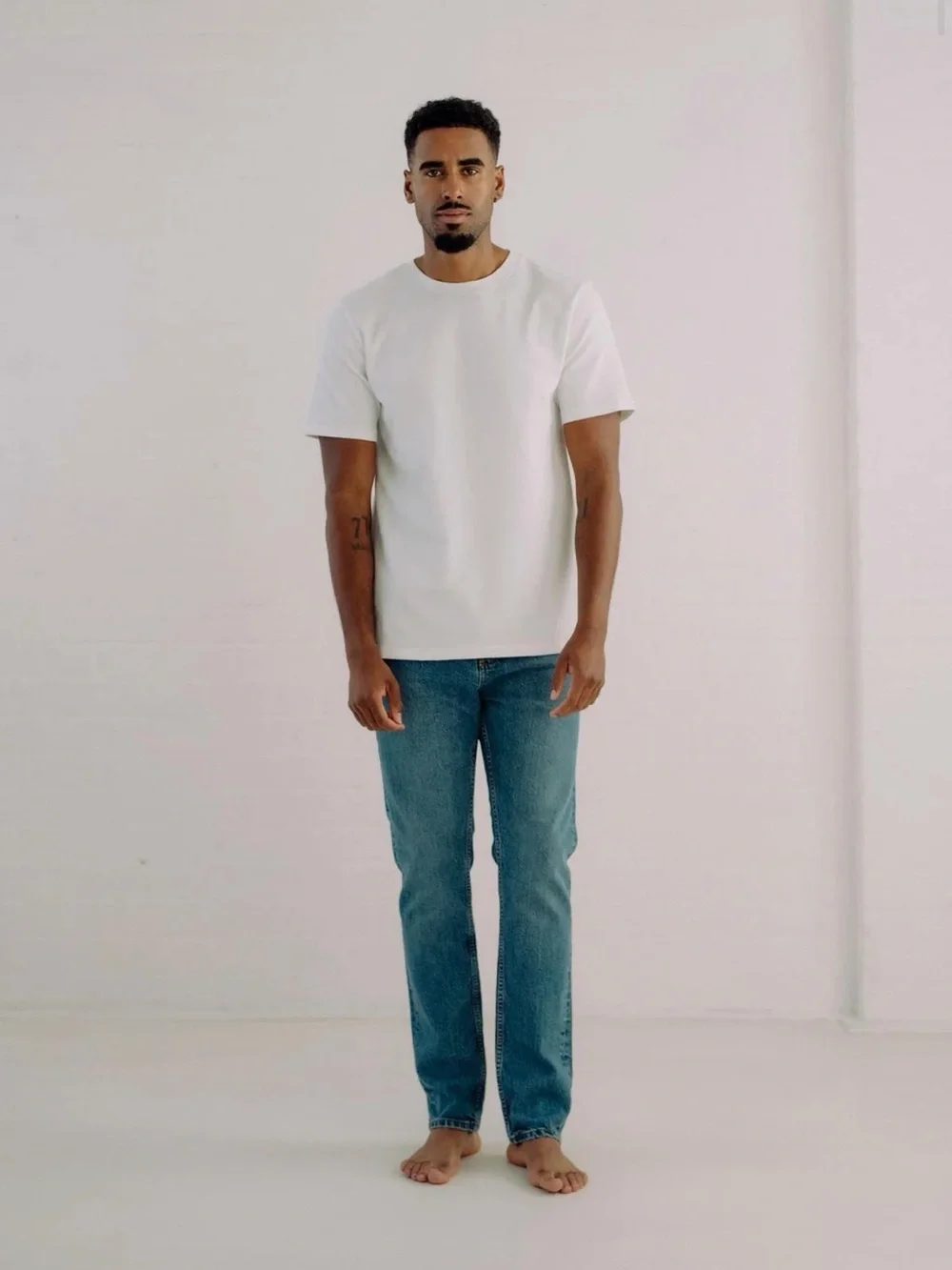 Straight-Leg Men's Jeans in Mid Blue
